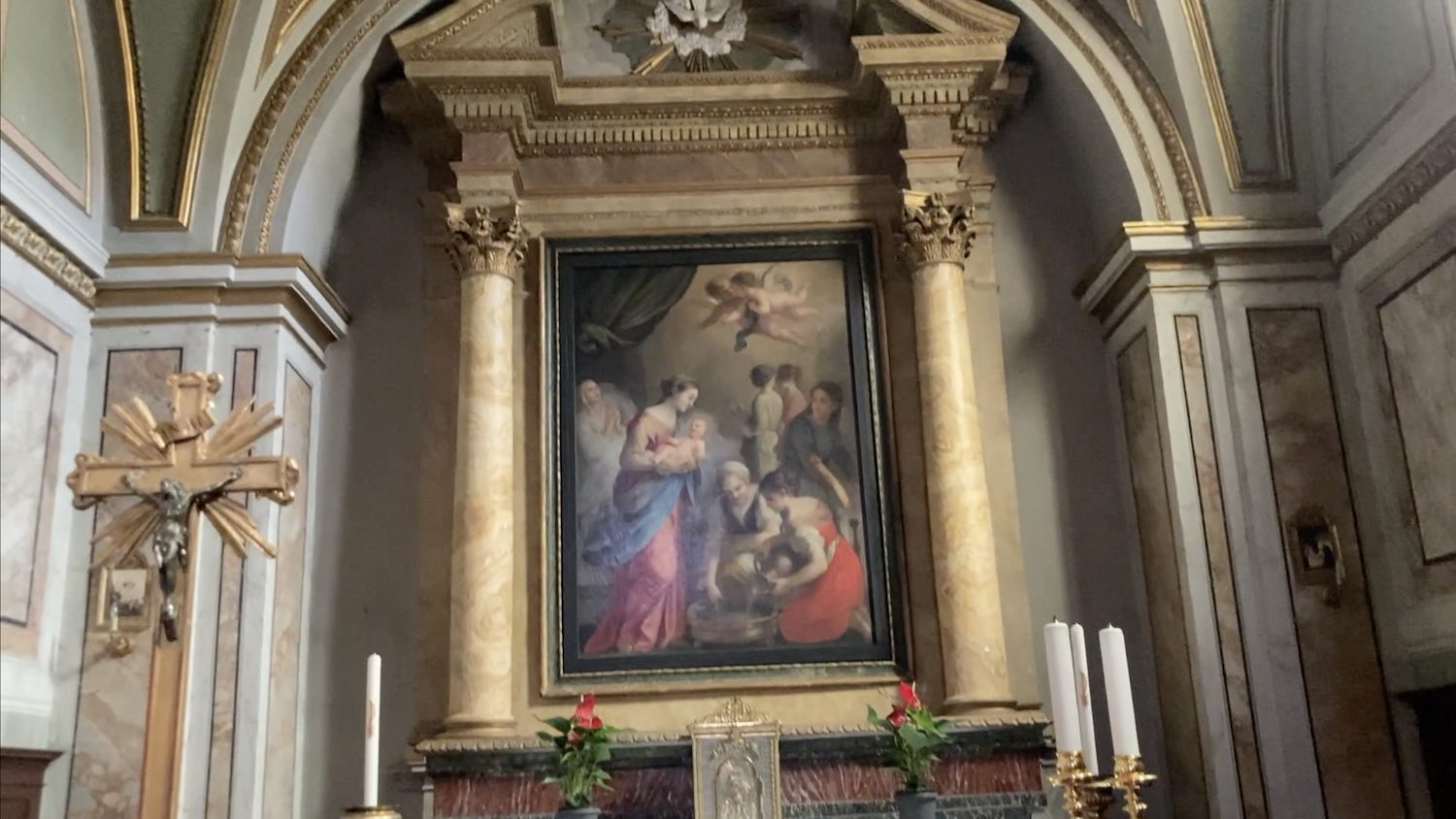 Nel presbiterio della Chiesa di San Giovanni Battista, la pala dell'altare realizzata da Plautilla Bricci è decorata da entrambe le parti, nascendo come stendardo processionale che accompagnava i condannati al patibolo
